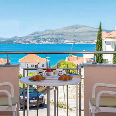 1 Bedroom Stunning Apartment In Okrug Gornji Trogir Buitenkant foto